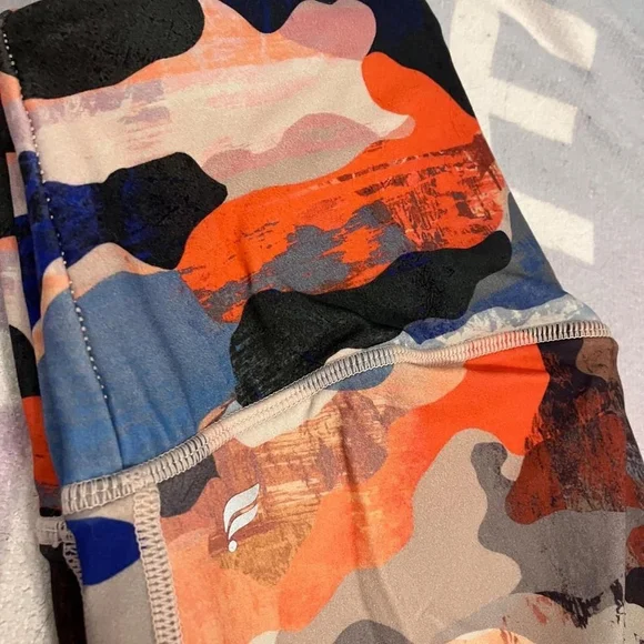 ✨🧡 FABLETICS ANYWHERE MOTION365® LEGGINGS (ZION, SMALL) 🧡✨ - Picture 2 of 4
